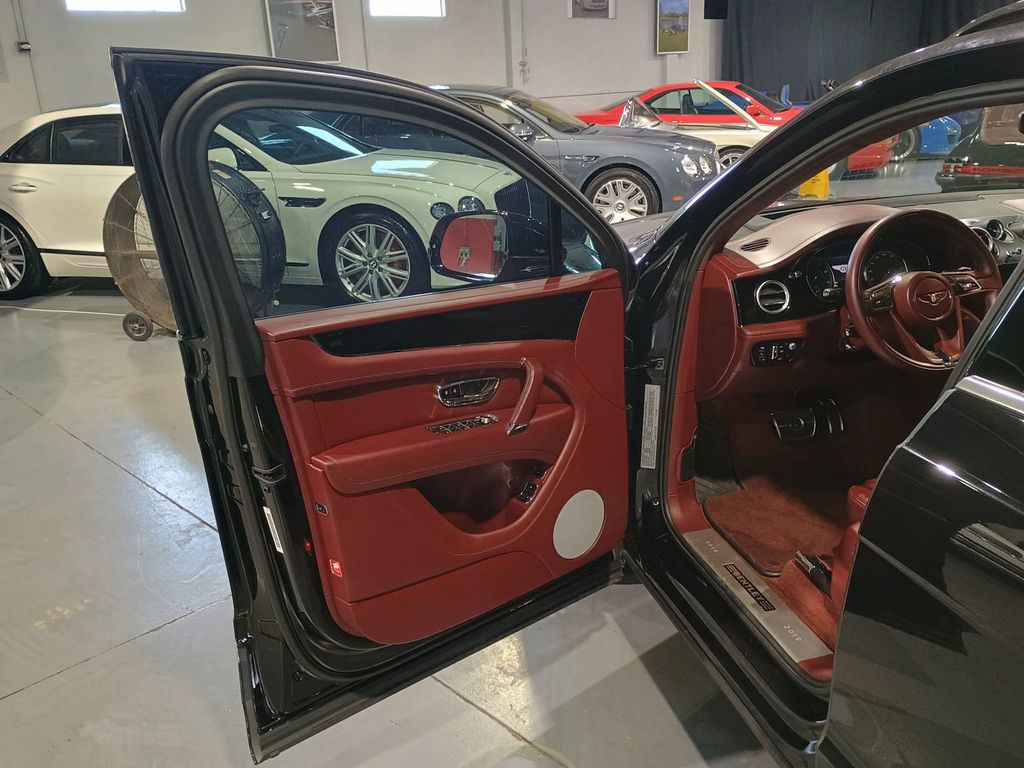 2019 Bentley Bentayga V8 AWD Florida Car - 23039106 - 11
