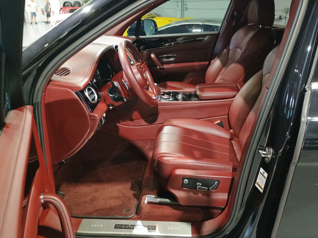 2019 Bentley Bentayga V8 AWD Florida Car - 23039106 - 12