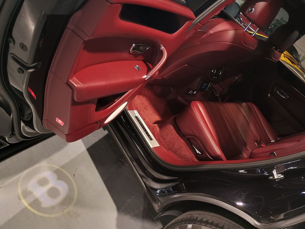 2019 Bentley Bentayga V8 AWD Florida Car - 23039106 - 27