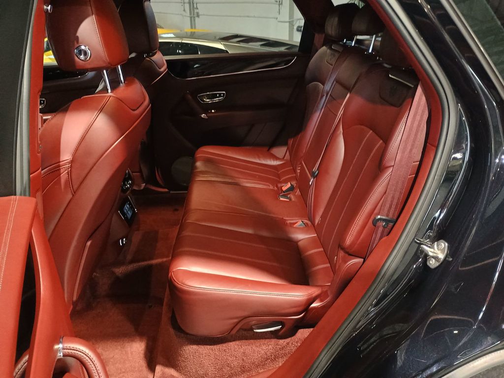 2019 Bentley Bentayga V8 AWD Florida Car - 23039106 - 28