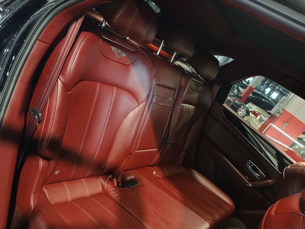 2019 Bentley Bentayga V8 AWD Florida Car - 23039106 - 31