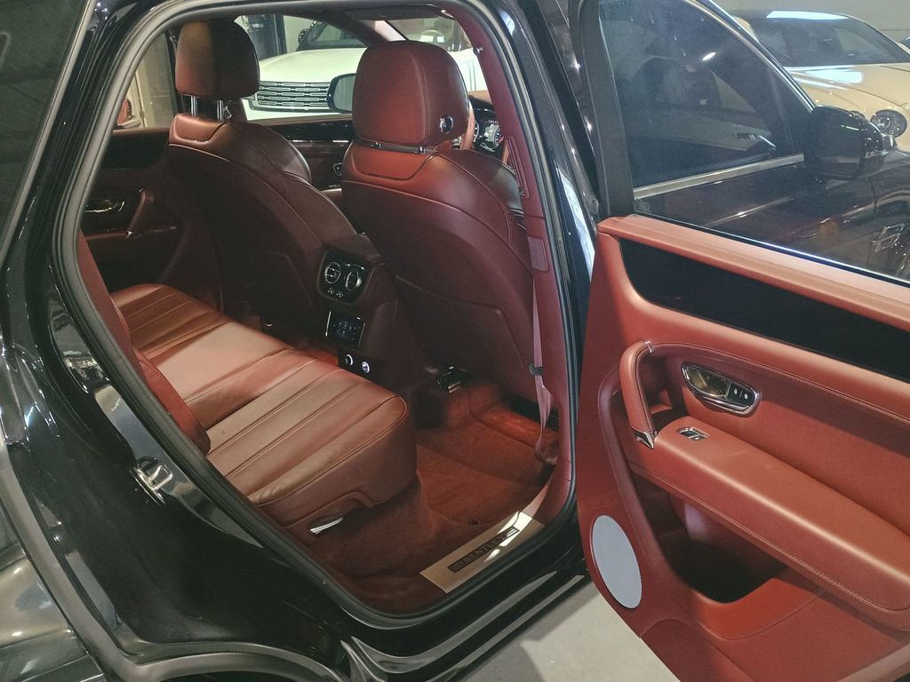 2019 Bentley Bentayga V8 AWD Florida SUV - 23039106 - 30