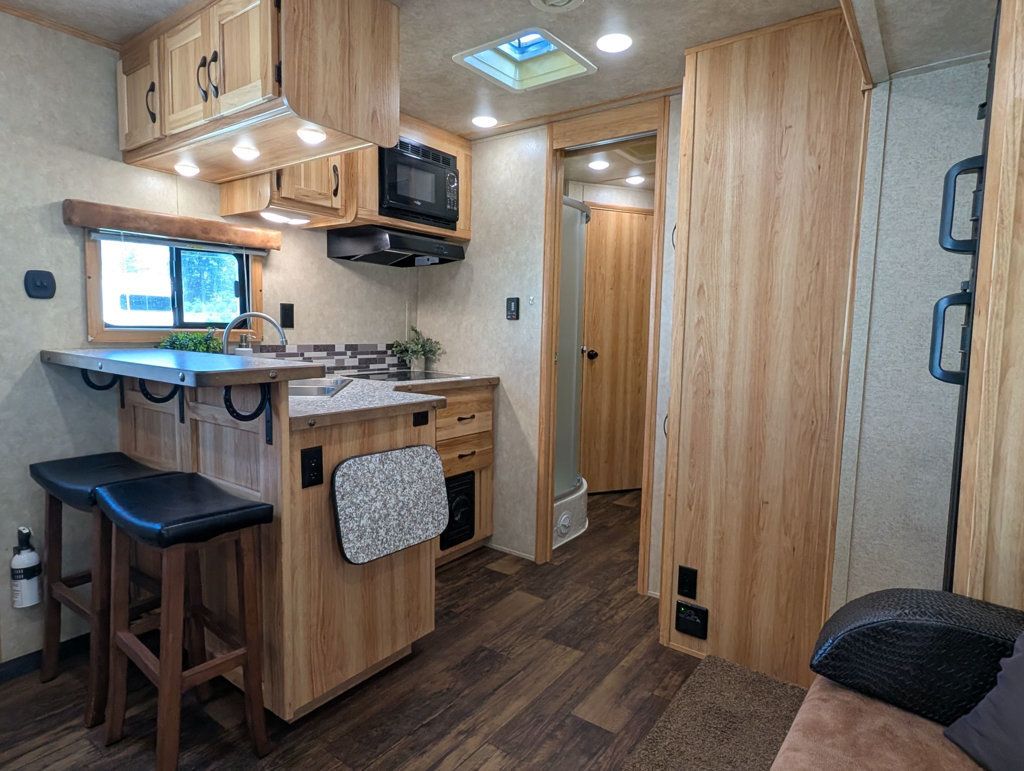 2019 Bison 3 Horse 14 foot Living Quarters  - 23050949 - 14