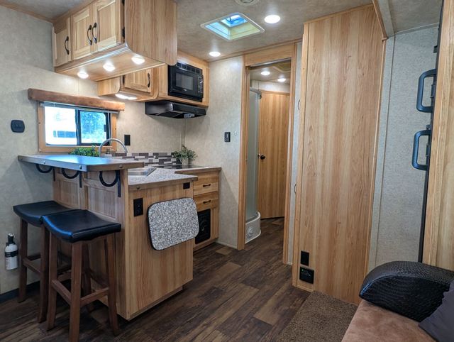 2019 Bison 3 Horse 14 foot Living Quarters  - 23050949 - 14