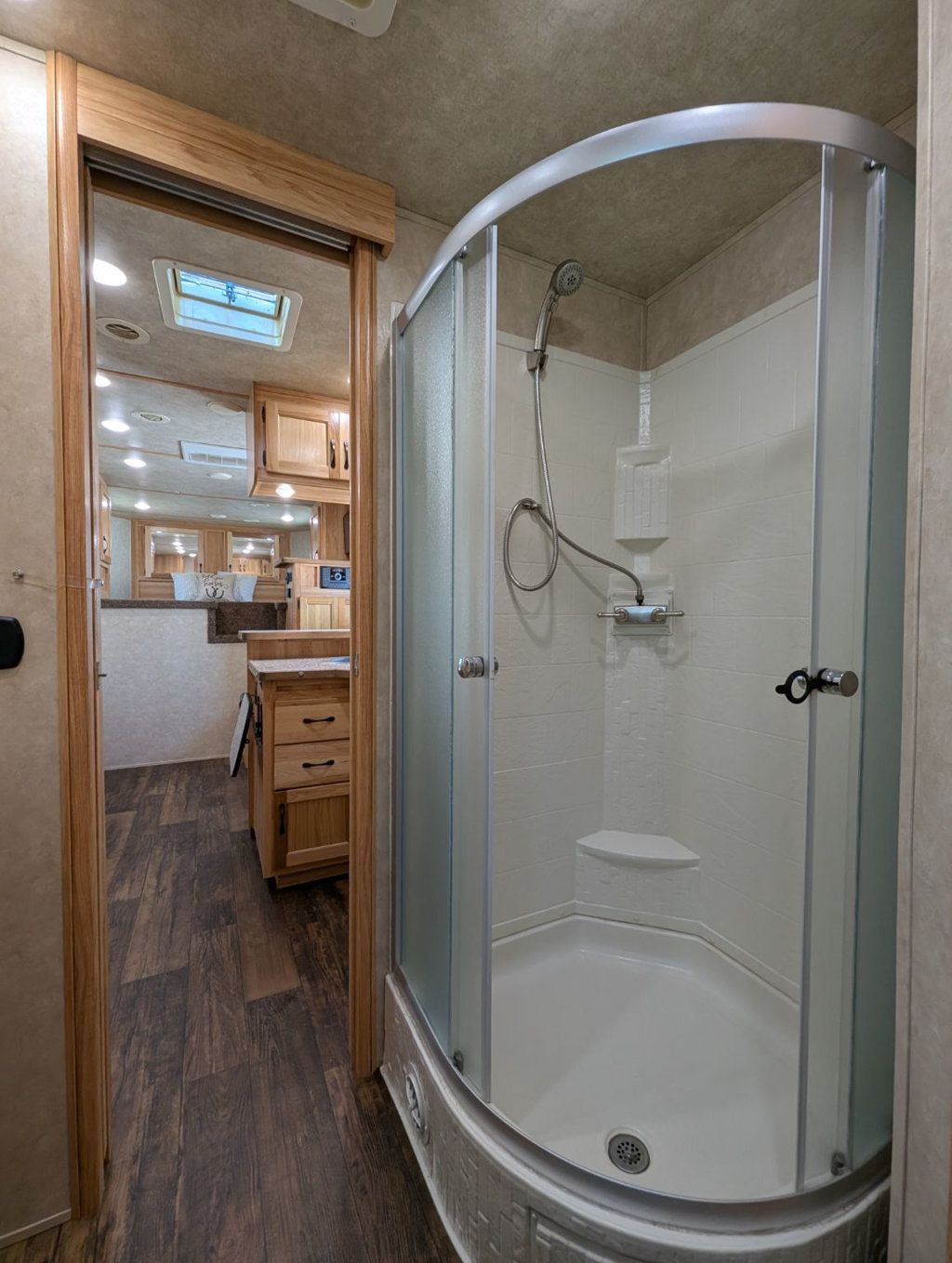 2019 Bison 3 Horse 14 foot Living Quarters  - 23050949 - 16