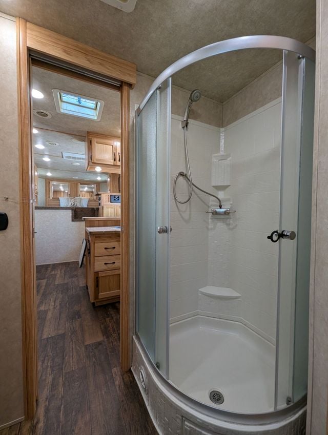 2019 Bison 3 Horse 14 foot Living Quarters  - 23050949 - 16