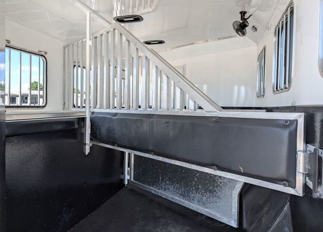 2019 Bison 3 Horse 14 foot Living Quarters  - 23050949 - 6