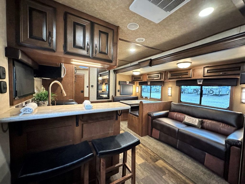 2019 Bison 3H 18 Foot Super Slide Living Quarters  - 21863716 - 12