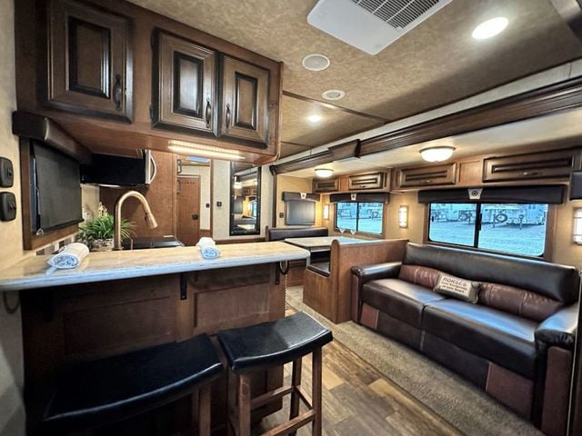 2019 Bison 3H 18 Foot Super Slide Living Quarters  - 21863716 - 12
