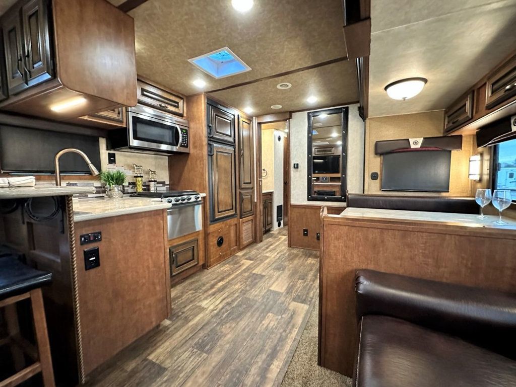 2019 Bison 3H 18 Foot Super Slide Living Quarters  - 21863716 - 13