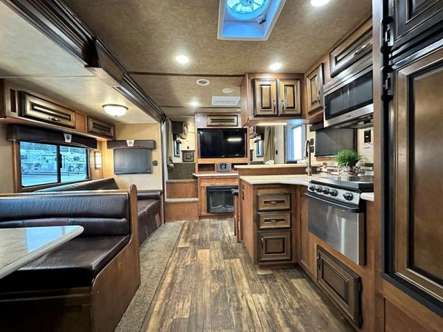 2019 Bison 3H 18 Foot Super Slide Living Quarters  - 21863716 - 7
