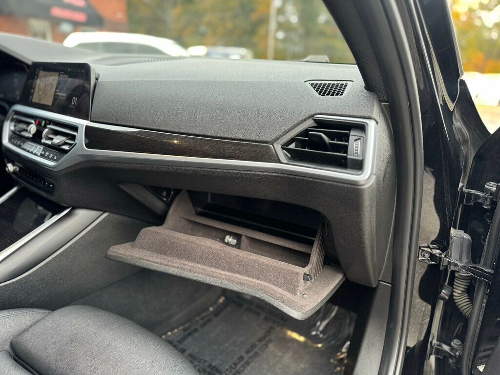 2019 BMW 3 Series 330i - 22940197 - 31