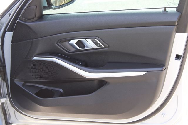 2019 BMW 3 Series 330i - 22928943 - 24