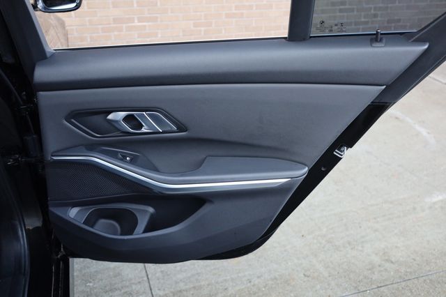 2019 BMW 3 Series 330i - 22972437 - 18