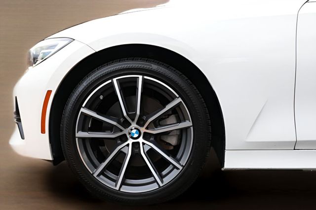 2019 BMW 3 Series 330i Sedan's photo