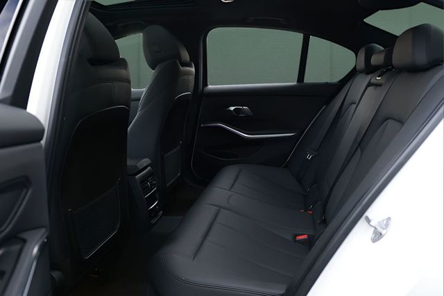 2019 BMW 3 Series 330i - 23038547 - 16