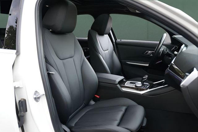 2019 BMW 3 Series 330i - 23038547 - 21