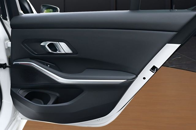 2019 BMW 3 Series 330i - 23038547 - 24