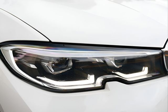 2019 BMW 3 Series 330i - 23038547 - 36
