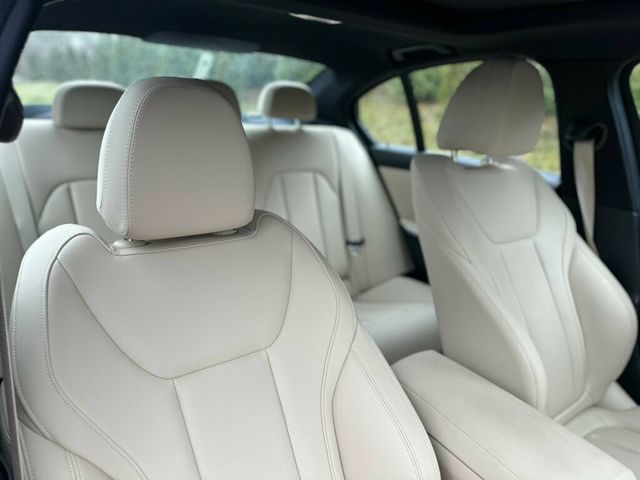 2019 BMW 3 Series 330i xDrive - 22958008 - 24