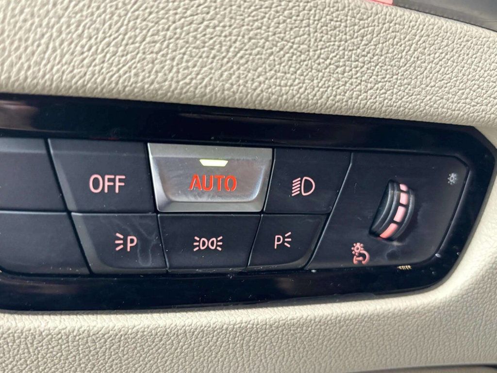 2019 BMW 3 Series 330i xDrive - 23014119 - 31