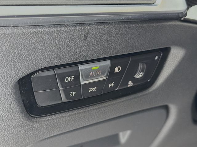 2019 BMW 3 Series 330i xDrive - 22968136 - 9