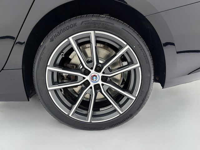 2019 BMW 3 Series 330i xDrive - 22968136 - 35