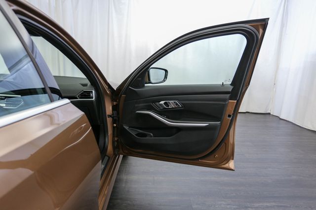 2019 BMW 3 Series 330i xDrive - 23025773 - 16
