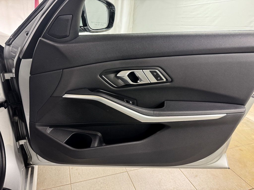 2019 BMW 3 Series 330i XDRIVE AWD PREMIUM - 23090619 - 16