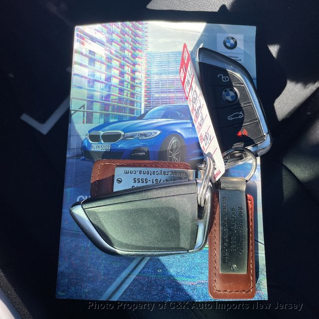 2019 BMW 3 Series 330i xDrive,NAV, HEADS UP DISPLAY,ROOF, - 22984965 - 4