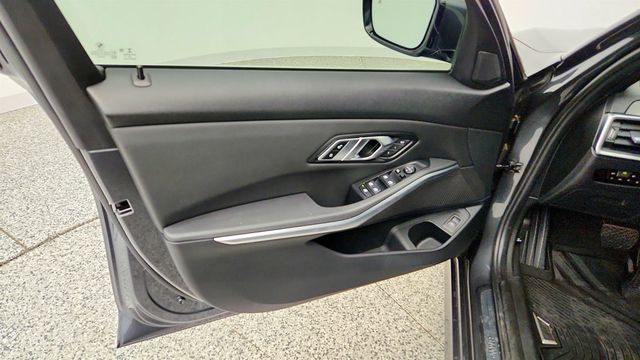 2019 BMW 3 Series 330i xDrive w/ Driving Assist Pro & Convenience Pkg - 23048756 - 9