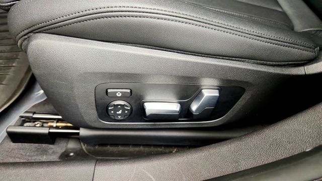 2019 BMW 3 Series 330i xDrive w/ Driving Assist Pro & Convenience Pkg - 23048756 - 10