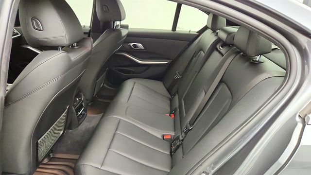 2019 BMW 3 Series 330i xDrive w/ Driving Assist Pro & Convenience Pkg - 23048756 - 20