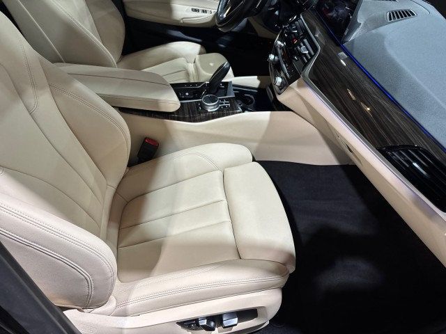 2019 BMW 5 Series 530e iPerformance Plug-In Hybrid - 22976947 - 16