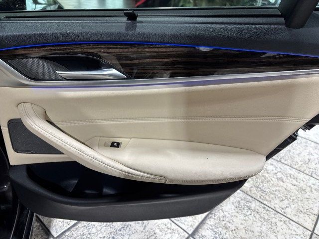 2019 BMW 5 Series 530e iPerformance Plug-In Hybrid - 22976947 - 18