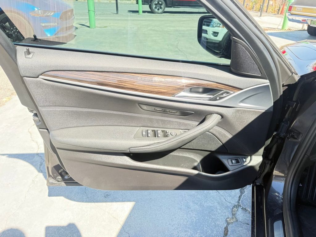 2019 BMW 5 Series 530e iPerformance Plug-In Hybrid - 22927159 - 10