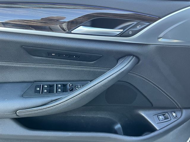 2019 BMW 5 Series 530e xDrive iPerformance Plug-In Hybrid - 23065047 - 10