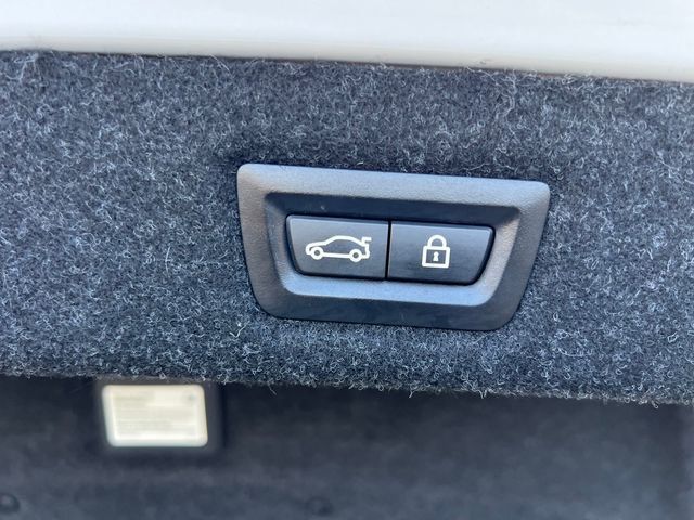 2019 BMW 5 Series 530e xDrive iPerformance Plug-In Hybrid - 23065047 - 17