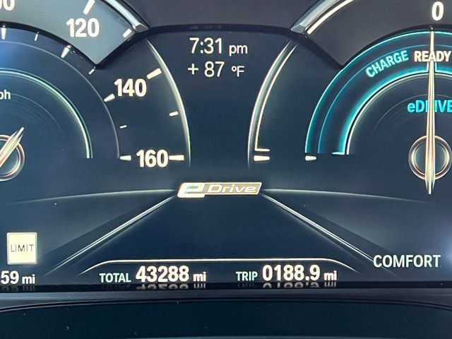 2019 BMW 5 Series 530e xDrive iPerformance Plug-In Hybrid - 23065047 - 30