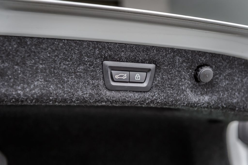 2019 BMW 5 Series 530i WHITE ON BLACK NAV BACKUP CAM BLUETOOTH MUST SEE - 23047629 - 11
