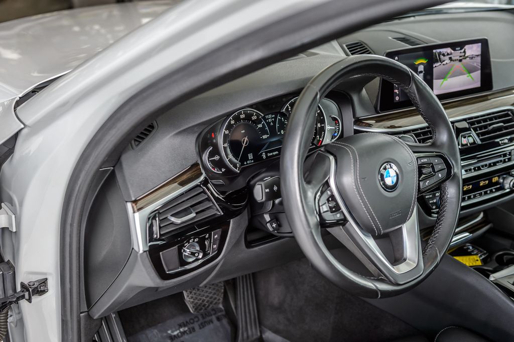2019 BMW 5 Series 530i WHITE ON BLACK NAV BACKUP CAM BLUETOOTH MUST SEE - 23047629 - 25