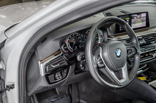 2019 BMW 5 Series 530i WHITE ON BLACK NAV BACKUP CAM BLUETOOTH MUST SEE - 23047629 - 25