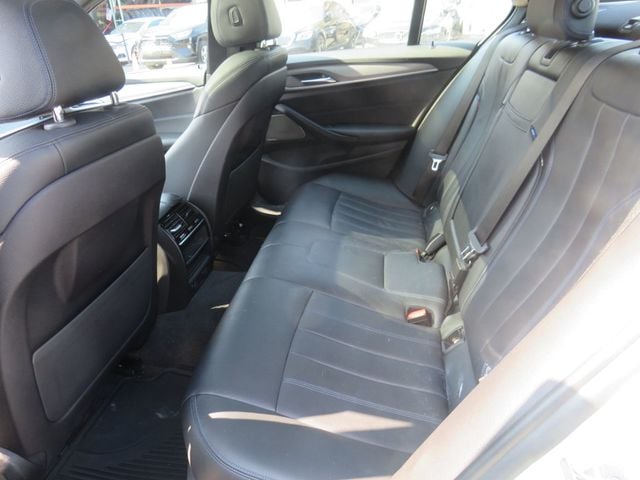 2019 BMW 5 Series 530i xDrive - 22921302 - 10