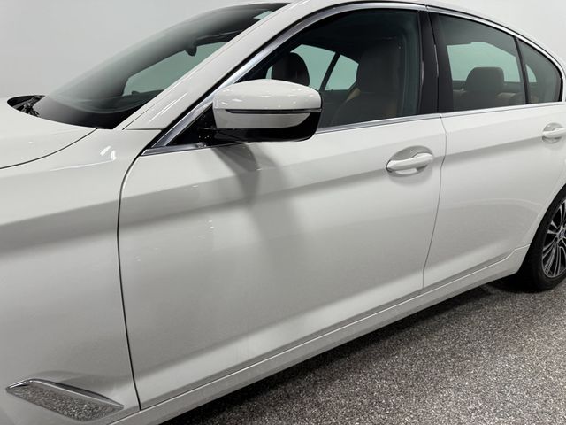 2019 BMW 5 Series 530i xDrive - 23053045 - 9