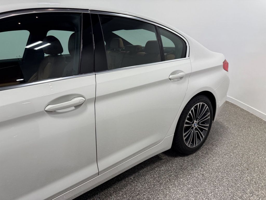 2019 BMW 5 Series 530i xDrive - 23053045 - 10