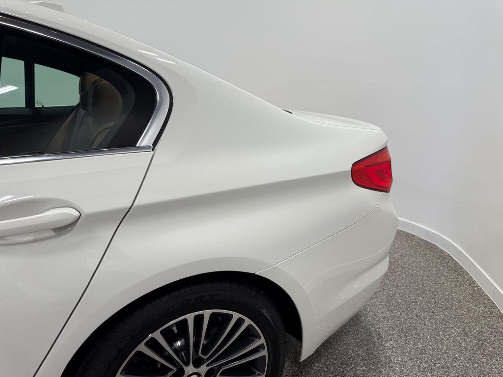 2019 BMW 5 Series 530i xDrive - 23053045 - 11