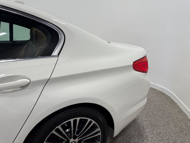 2019 BMW 5 Series 530i xDrive - 23053045 - 11