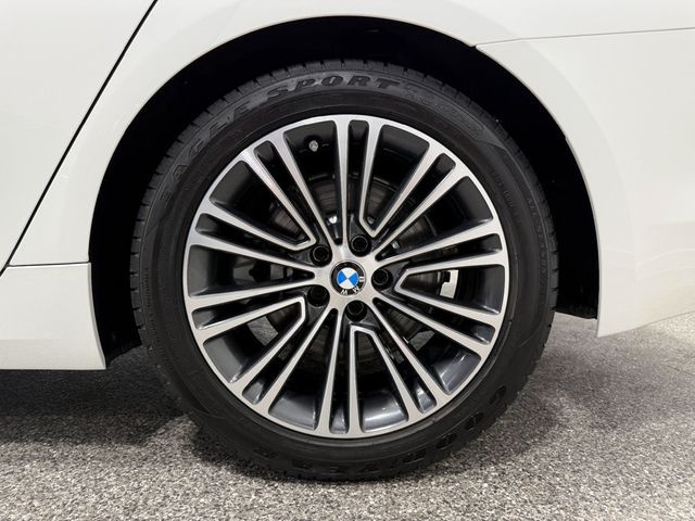 2019 BMW 5 Series 530i xDrive - 23053045 - 12