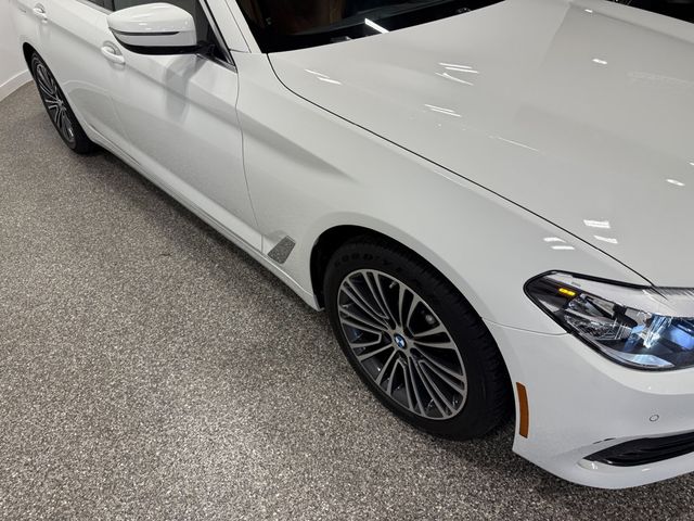 2019 BMW 5 Series 530i xDrive - 23053045 - 13