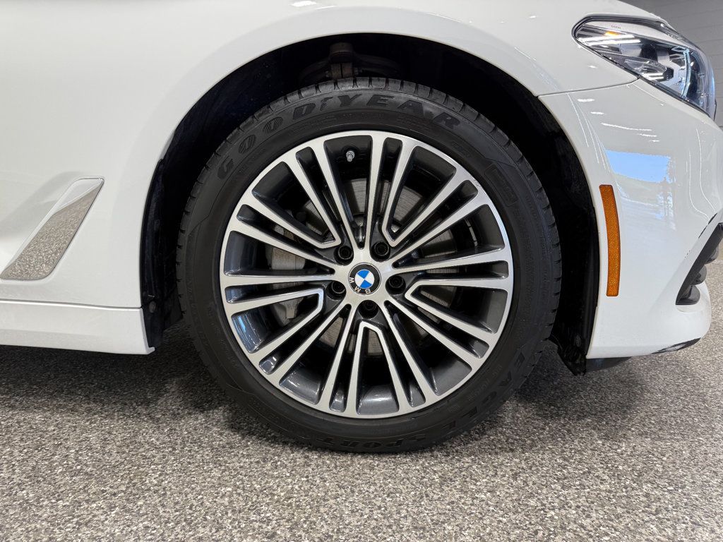 2019 BMW 5 Series 530i xDrive - 23053045 - 14